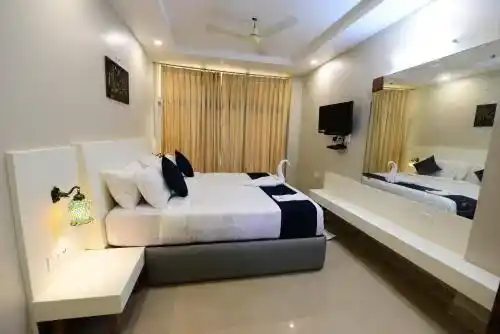 Super Deluxe premium room in Shriman Narayan Mandir Dharamshala Prabhas Patan